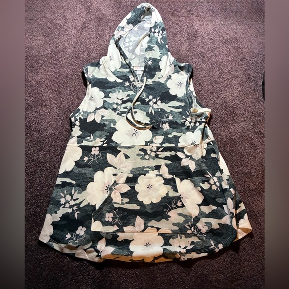 LuLaRoe Tops - Sleeveless Floral Hoodie Tank Top - Black & Cream